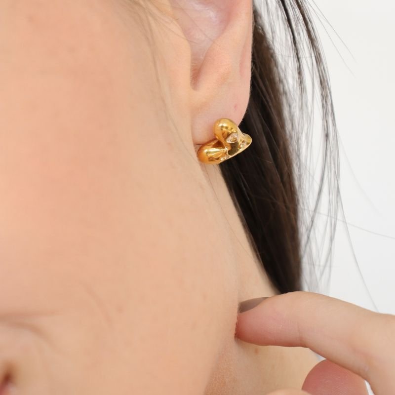 Brinco Coração Pequeno com Pedrinhas em Aço Inox (Linha Premium)