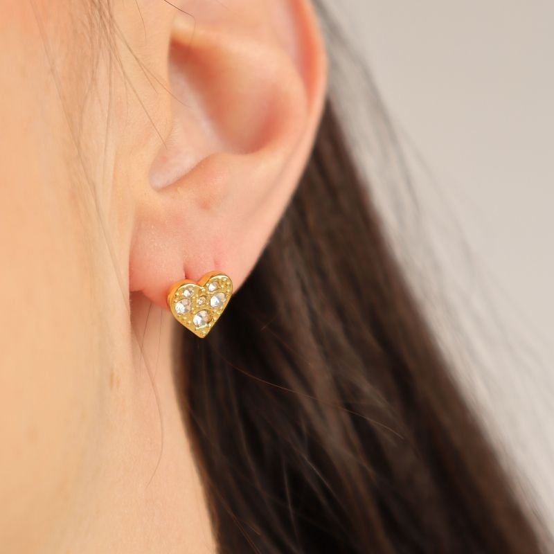 Brinco Coração Pequeno Cravejado em Aço Inox