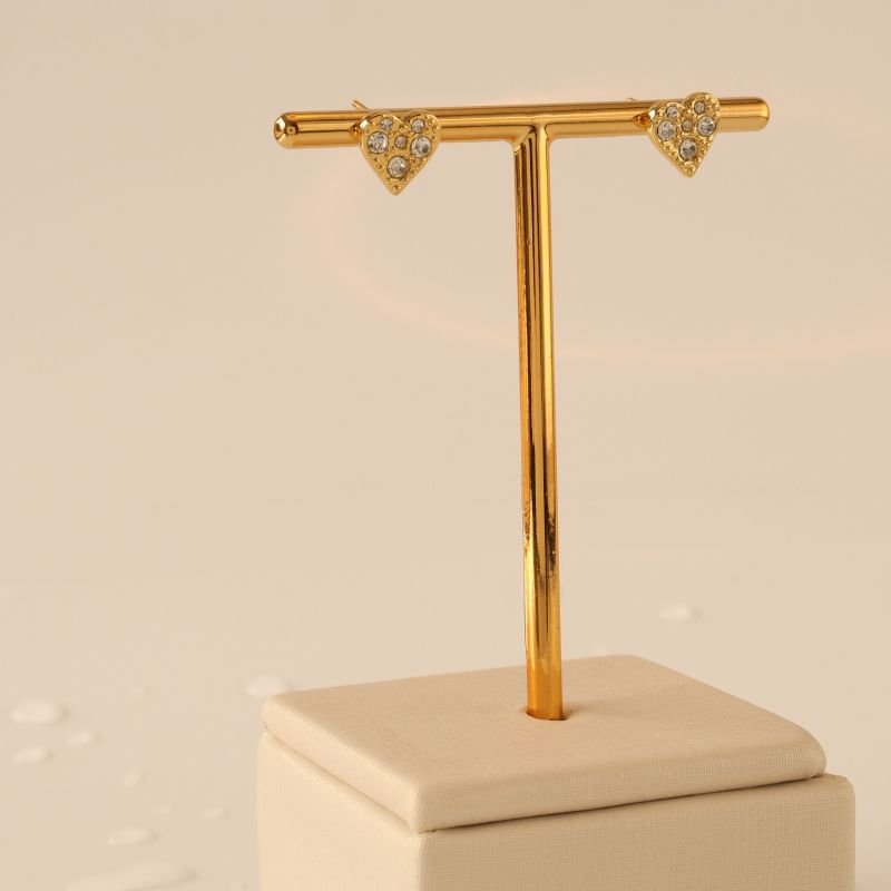 Brinco Coração Pequeno Cravejado em Aço Inox