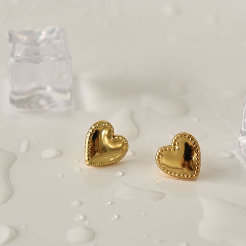 Brinco Coração Pequeno em Aço Inox