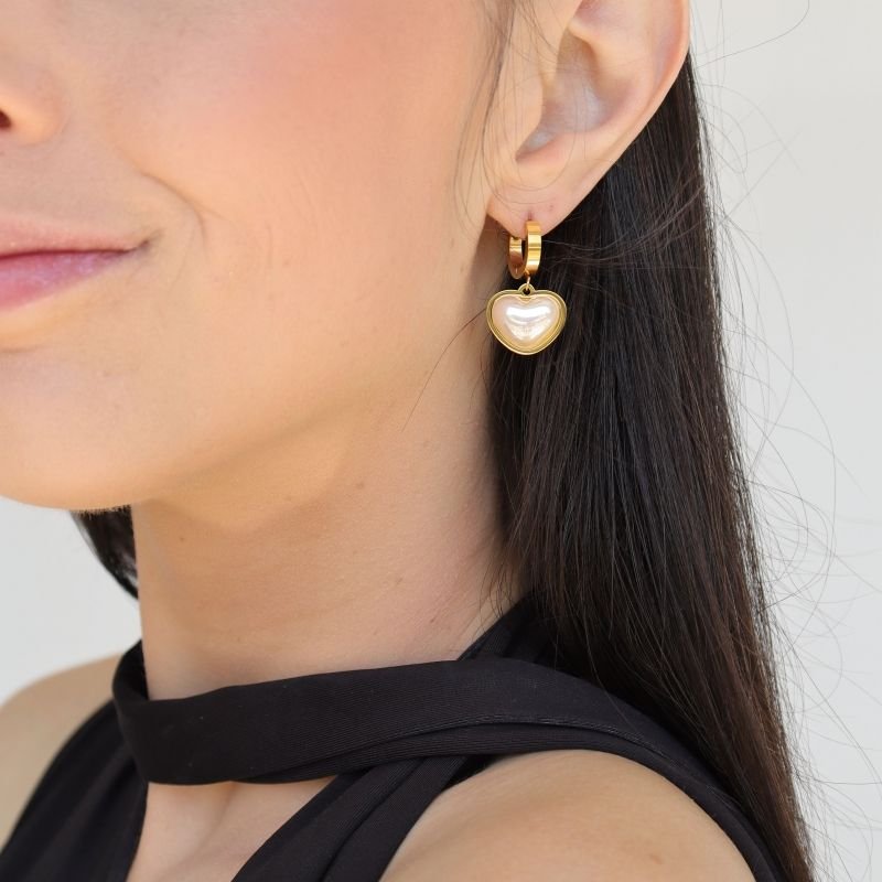 Brinco Coração Pérola Argola em Aço Inox