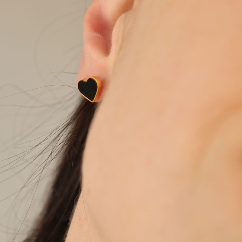 Brinco Coração preto Pequeno em Aço Inox