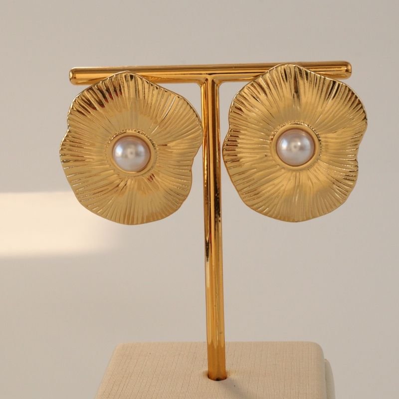 Brinco Flor com Pérola em Aço Inox (Linha Premium)