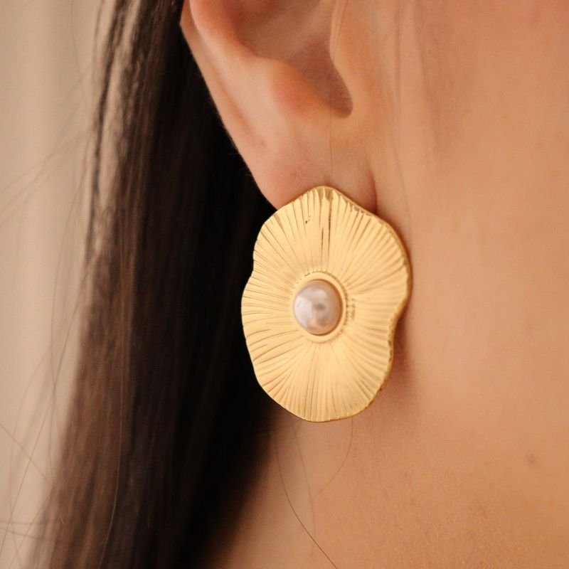 Brinco Flor com Pérola em Aço Inox (Linha Premium)