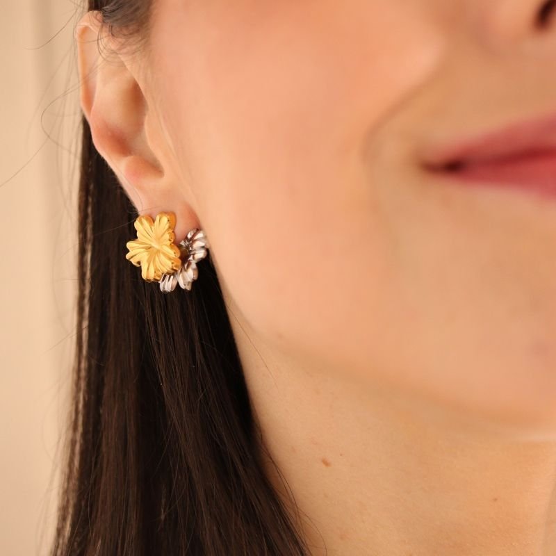 Brinco Flor em Aço Inox (Linha Premium) Usado de duas Maneiras Diferentes