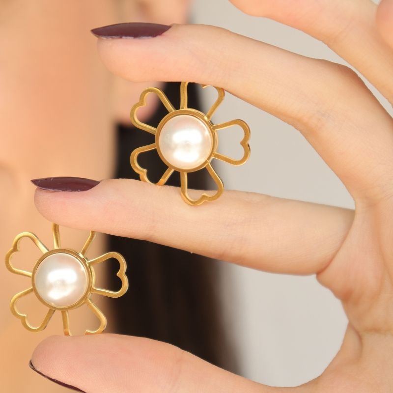 Brinco Flor Pérola em Aço Inox