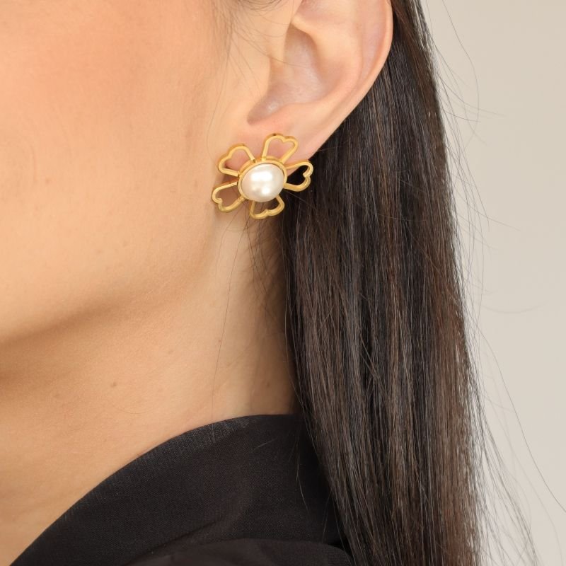 Brinco Flor Pérola em Aço Inox