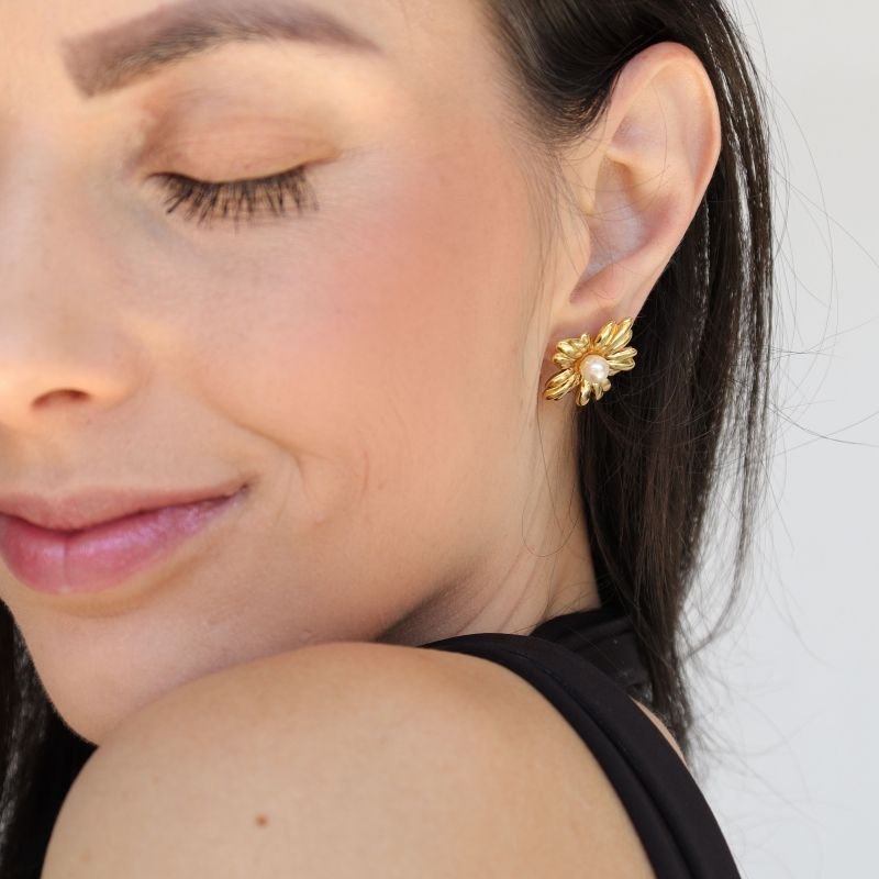 Brinco Flor Pérola em Aço Inox