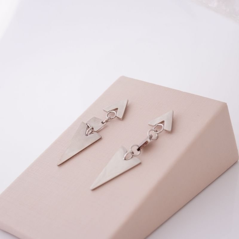 Brinco Geométrico Delicado em Aço Inox