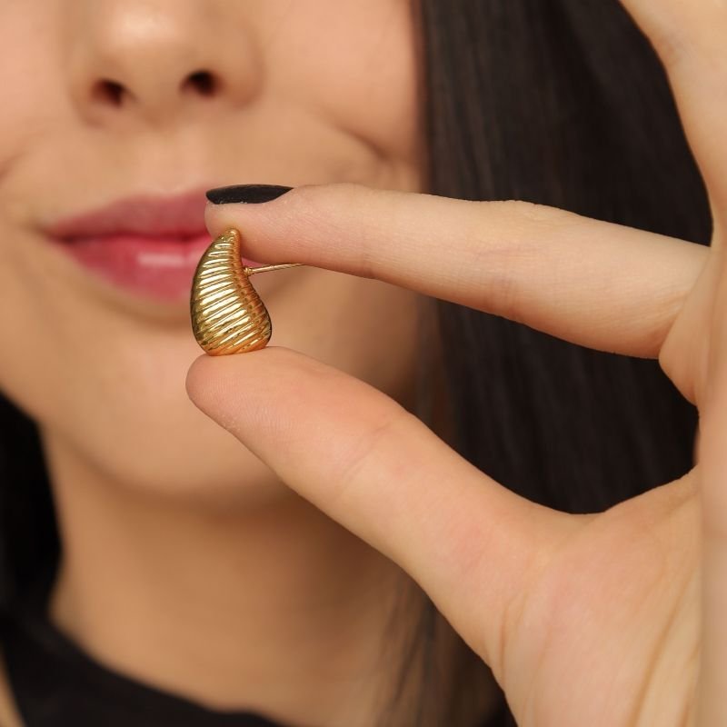 Brinco Gota com Detalhes em Aço Inox (Linha Premium) Peso 10g