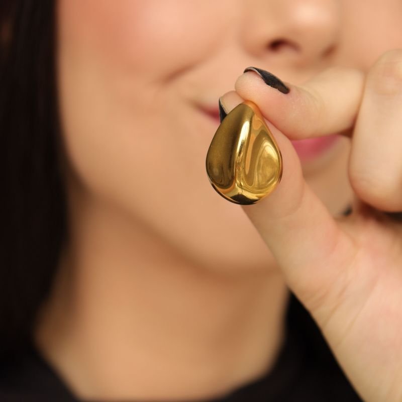 Brinco Gota com Detalhe em Aço Inox (Linha Premium) Peso 8g