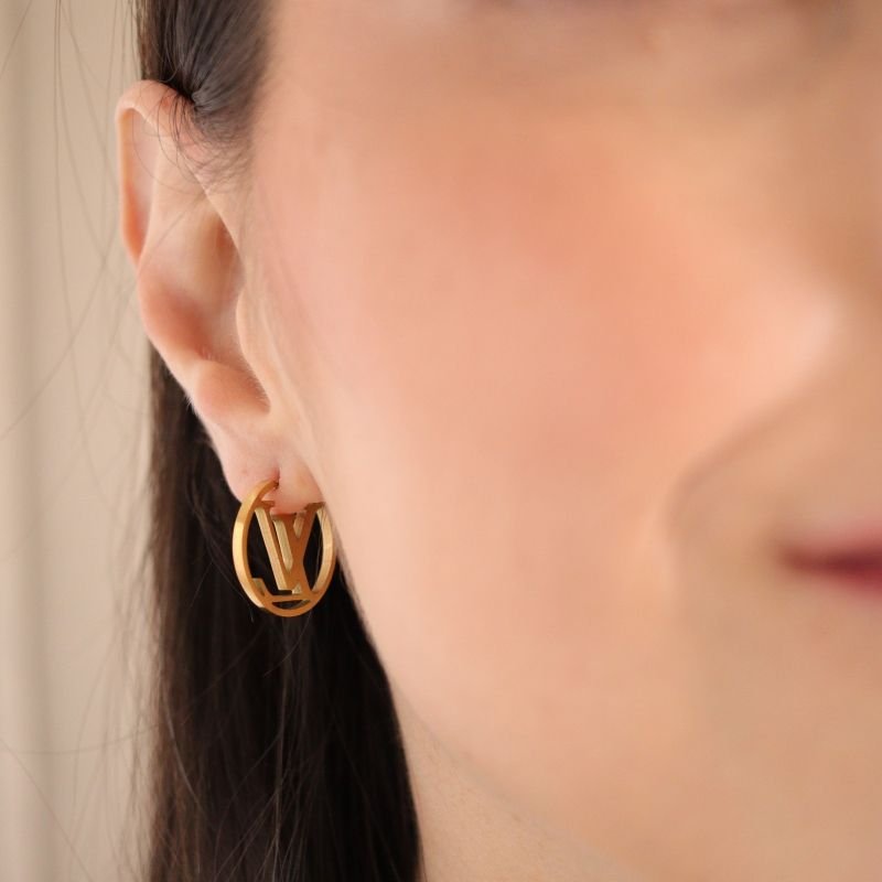 Brinco Inspiração Louis Vuitton Argolinha em Aço Inox