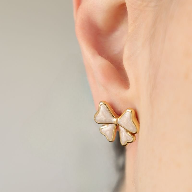 Brinco Laço Branco em Aço Inox (Linha Premium)