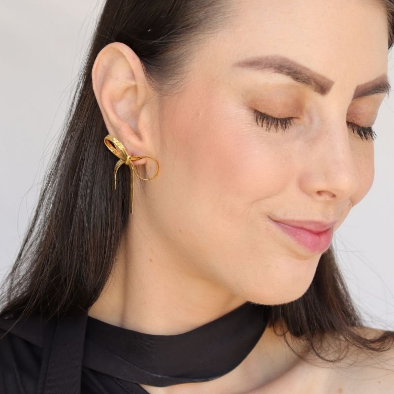 Brinco Laço Moderno em Aço Inox (Linha Premium)