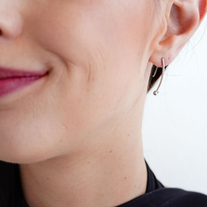 Brinco Minimalist Ear Hook em Aço Inox
