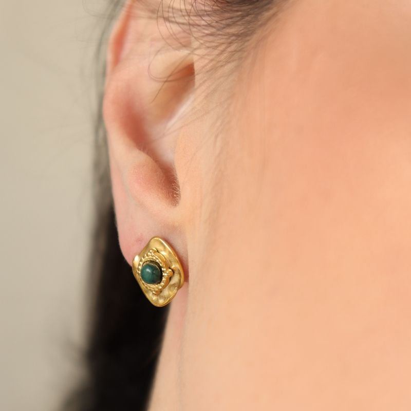 Brinco Minimalista Pedrinha Verde em Aço Inox