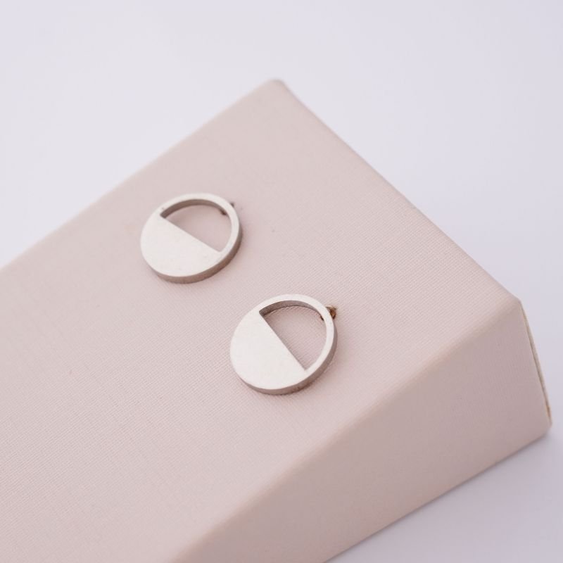 Brinco Modern Minimal em Aço Inox