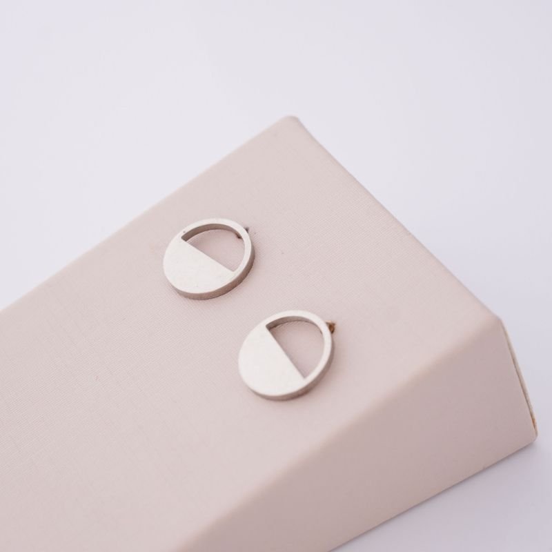 Brinco Modern Minimal em Aço Inox