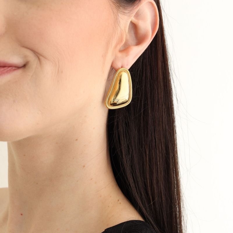 Brinco Moderno com Detalhe em Aço Inox (Linha Premium)