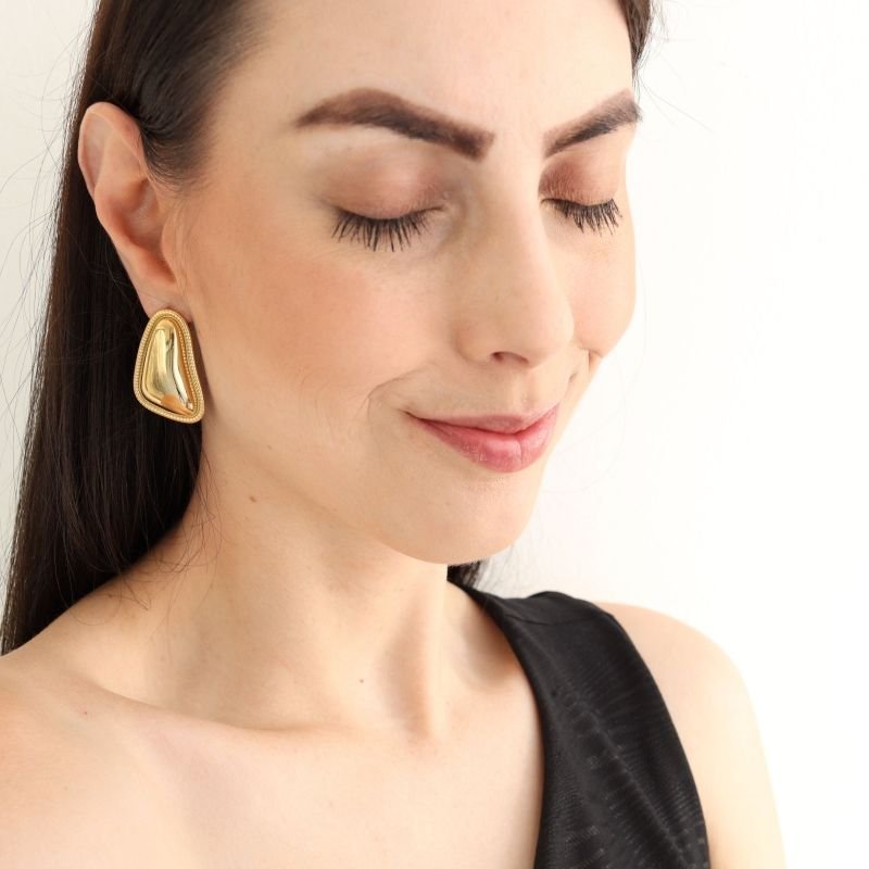 Brinco Moderno com Detalhe em Aço Inox (Linha Premium)