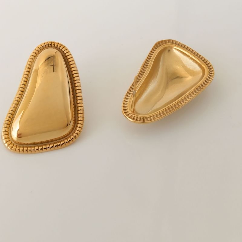 Brinco Moderno com Detalhe em Aço Inox (Linha Premium)