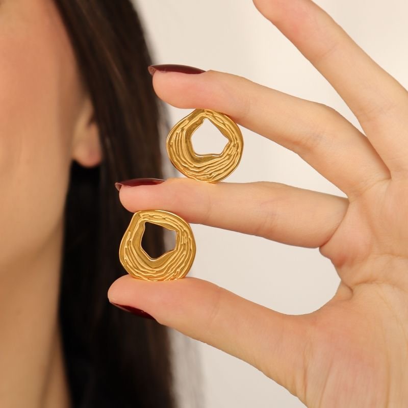 Brinco Moderno Orgânico em Aço Inox