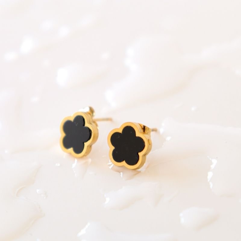 Brinco Trevo Preto em Aço Inox