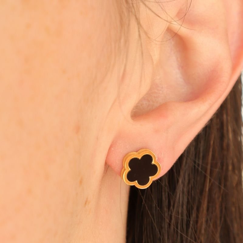 Brinco Trevo Preto em Aço Inox