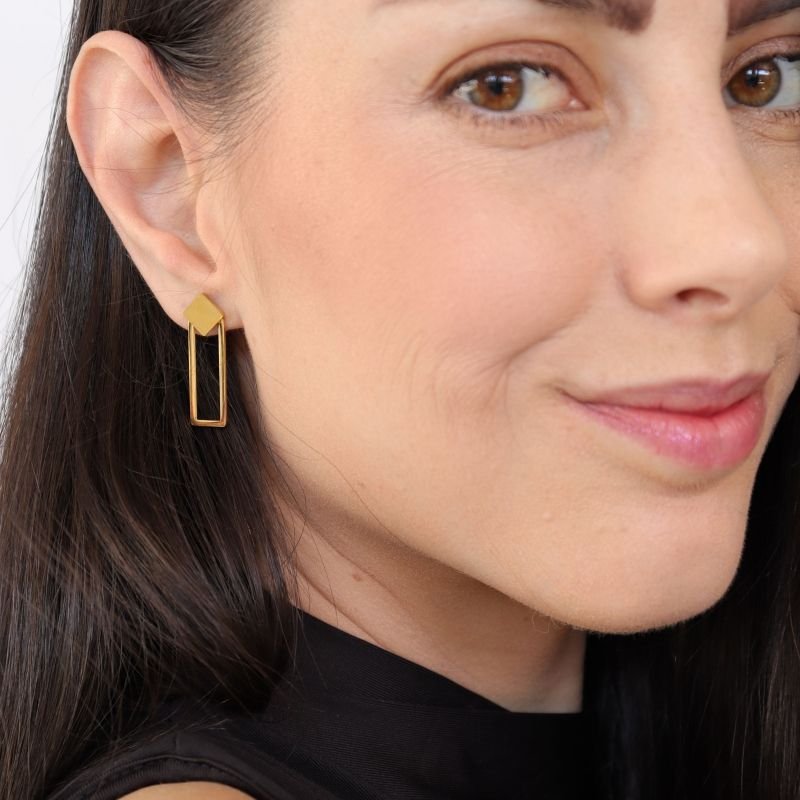 Brinco Vazado Moderno em Aço Inox