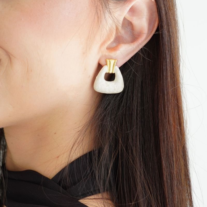 Brinco White Resin em Aço Inox (Linha Premium)