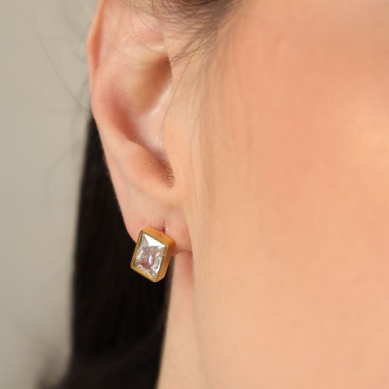 Brinco Zircônia Pequeno em Aço Inox