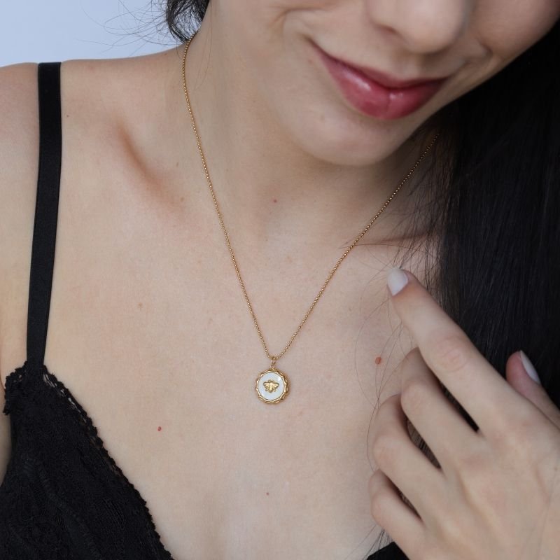 Colar Abelha Moderno em Aço Inox