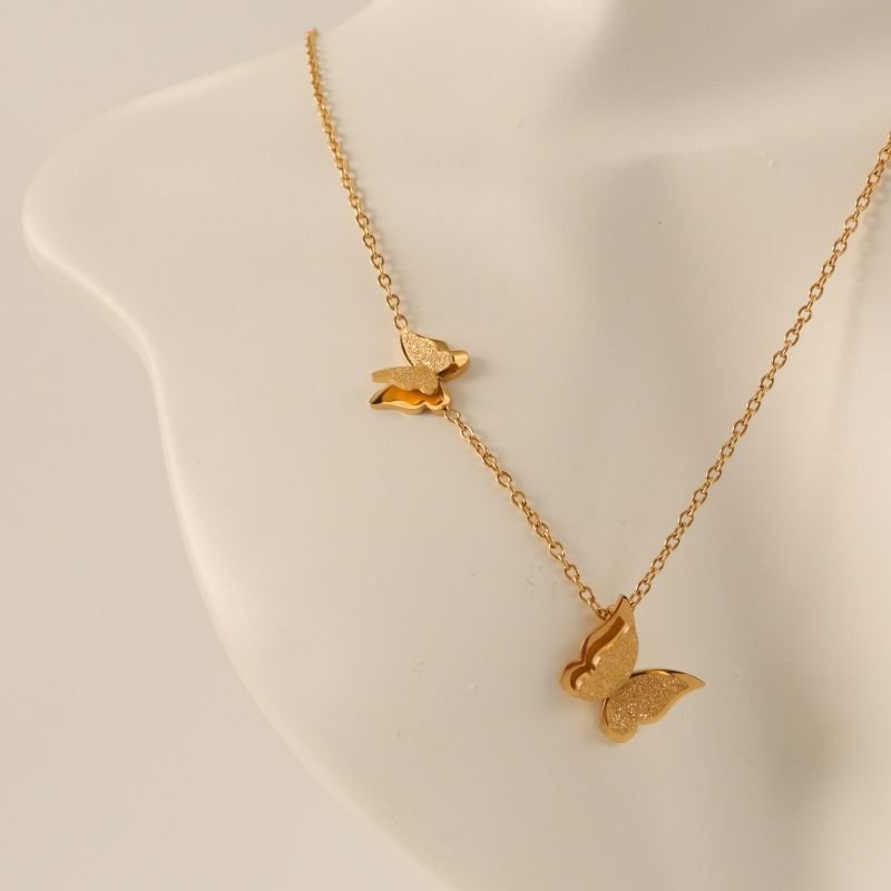 Colar Borboleta Delicado em Aço Inox