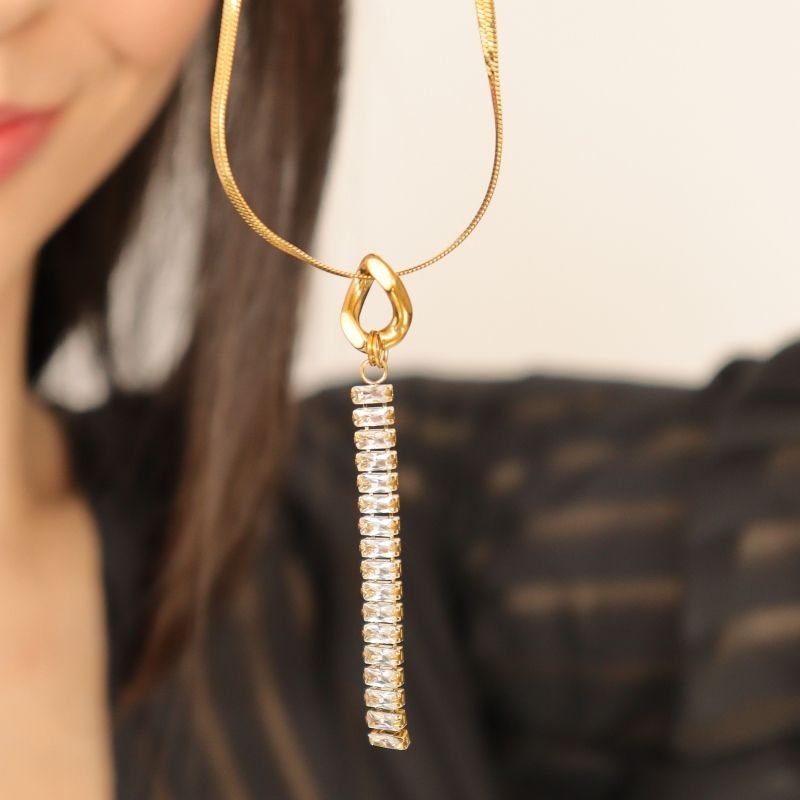 Colar com Pingente Cravejado em Aço Inox (Linha Premium)