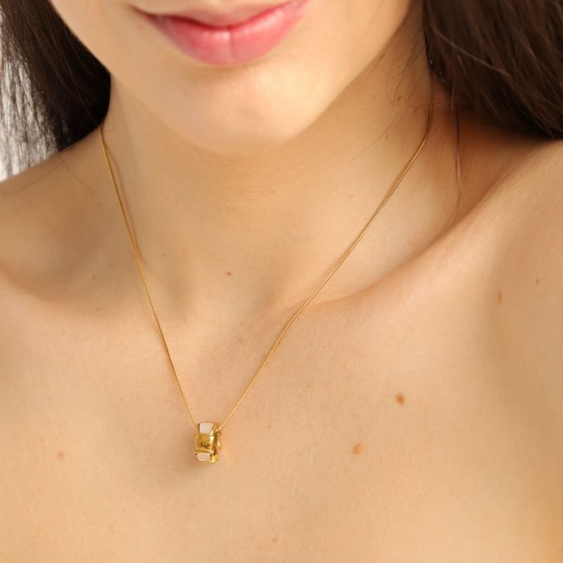 Colar com Pingente Minimalista em Aço Inox Branco