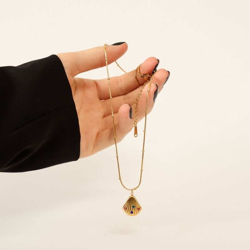 Colar Concha com Pedrinhas em Aço Inox (Linha Premium)