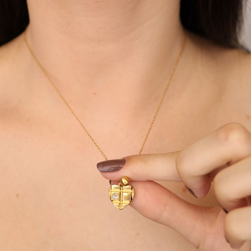 Colar Coração Branco – Corrente Aço Inox e Pingente Metálico (Linha Premium)