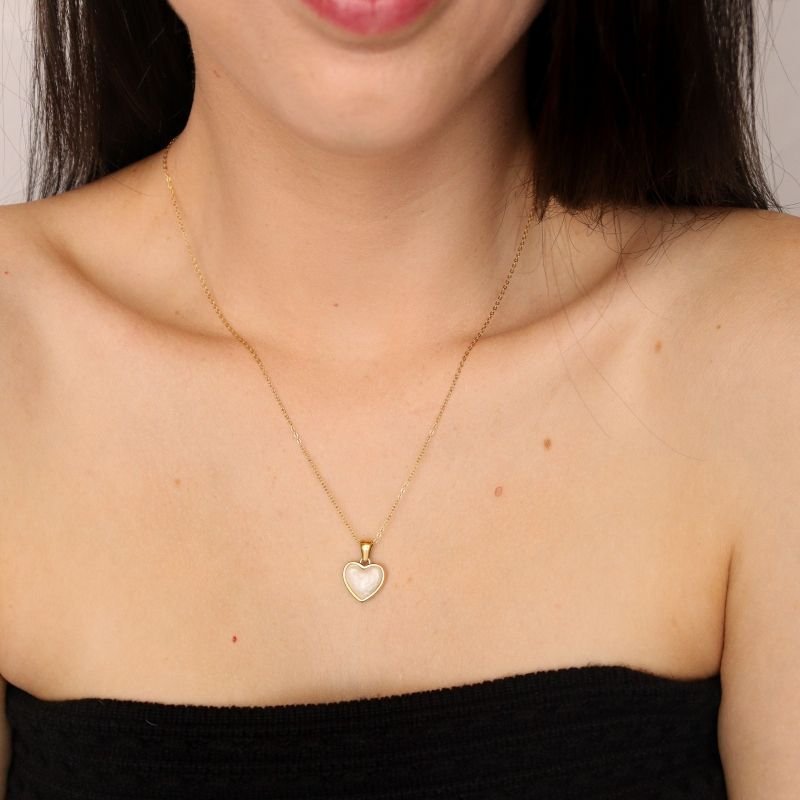 Colar Coração Branco – Corrente Aço Inox e Pingente Metálico (Linha Premium)