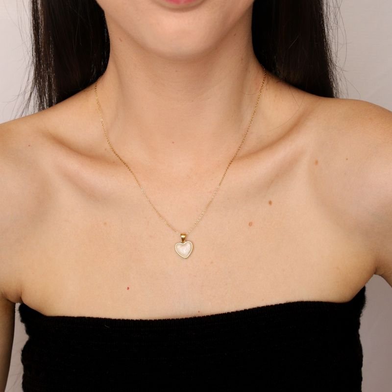 Colar Coração Branco – Corrente Aço Inox e Pingente Metálico (Linha Premium)