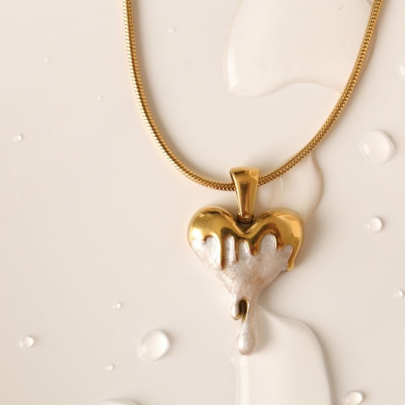 Colar Coração Branco Minimalista em Aço Inox (Linha Premium)