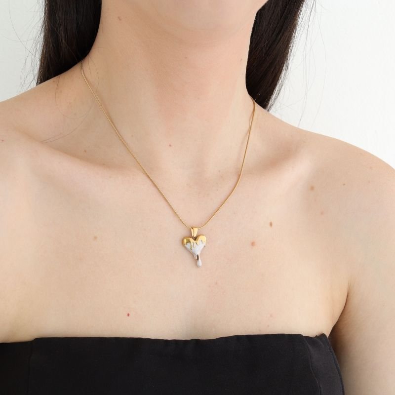 Colar Coração Branco Minimalista em Aço Inox (Linha Premium)