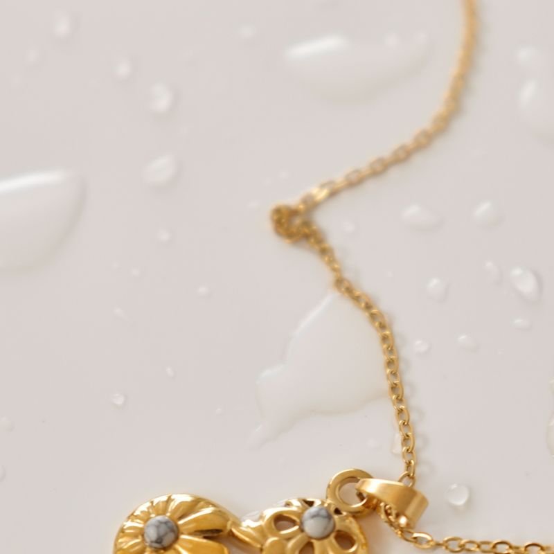 Colar Coração com Detalhes em Aço Inox