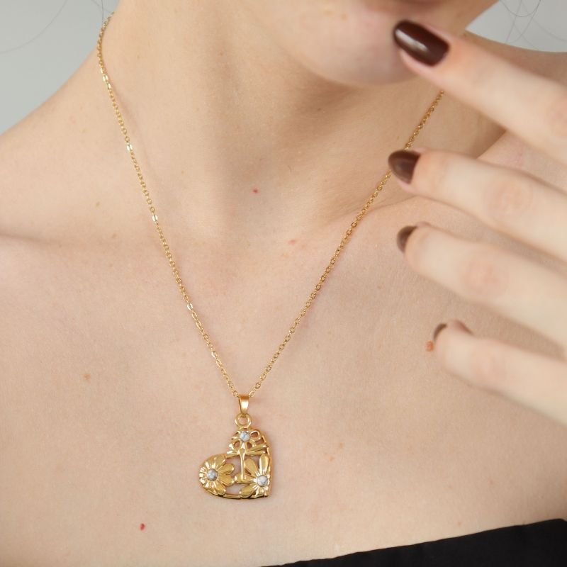 Colar Coração com Detalhes em Aço Inox