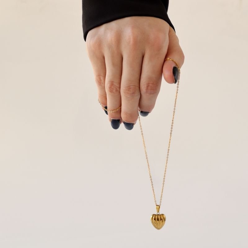 Colar Coração com Detalhes em Aço Inox