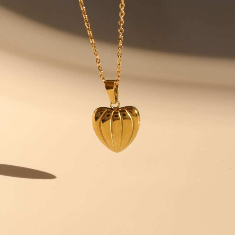 Colar Coração com Detalhes em Aço Inox