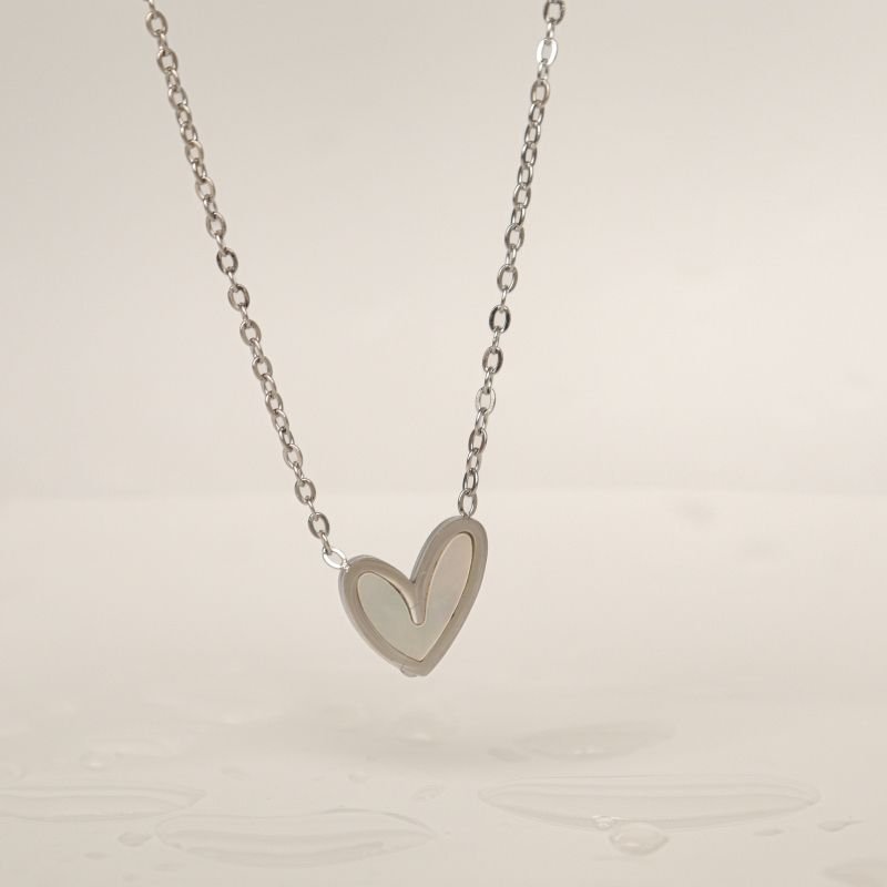 Colar Coração Delicado em Aço inox