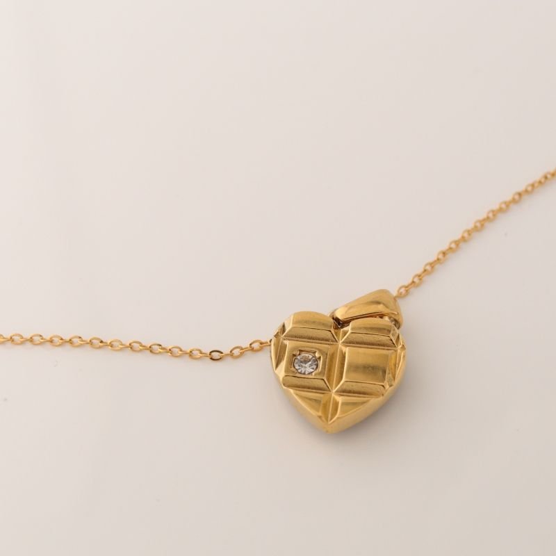 Colar Coração Preto – Corrente Aço Inox e Pingente Metálico (Linha Premium)