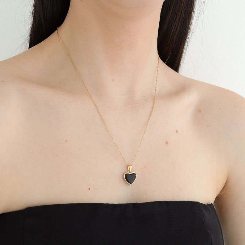 Colar Coração Preto – Corrente Aço Inox e Pingente Metálico (Linha Premium)