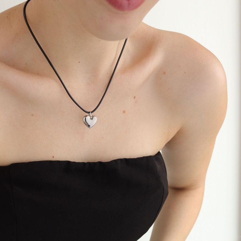 Colar Courino com Pingente Coração em Aço Inox