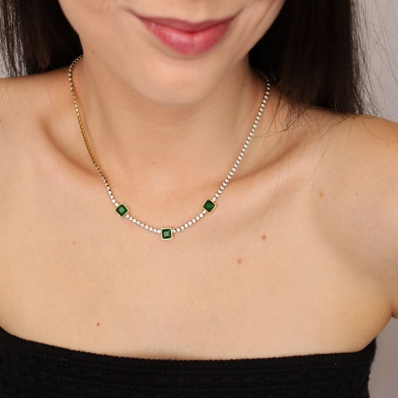 Colar Cravejado com Pedras Verdes em Aço Inox (Linha Premium)